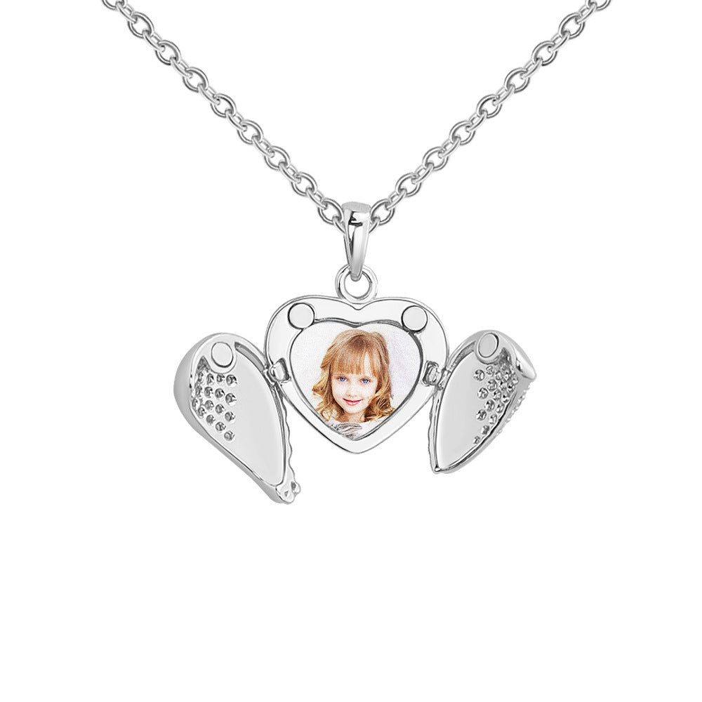 Diamond Heart-shaped  Frame Clavicle Chain