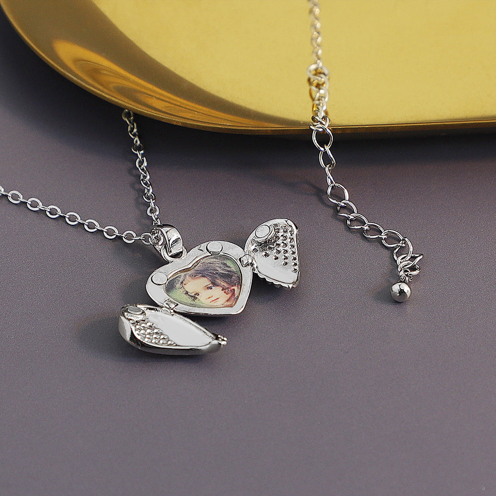 Diamond Heart-shaped  Frame Clavicle Chain